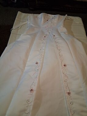 Bridal Gown White Strapless Embroidered with Pink Floral Accents Sz Medium